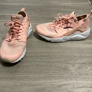 Women’s Nike Hurrache Sneakers